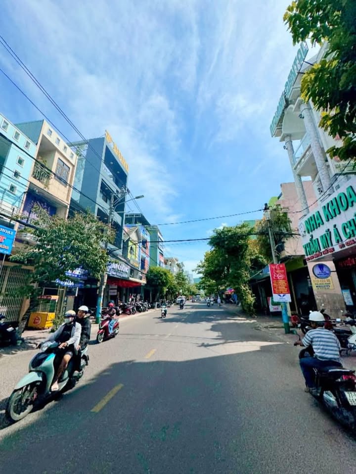 Nhà mặt tiền kinh doanh Nguyễn Thái Học 50m² giá 5 tỷ - Đầu tư sinh lời ngay!