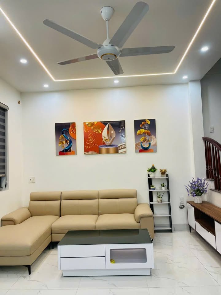 Nhà 3 tầng Lê Hồng Phong, Thái Bình 40m² giá 1.9 tỷ - Phun nội thất sang trọng, chỉ việc vào ở!