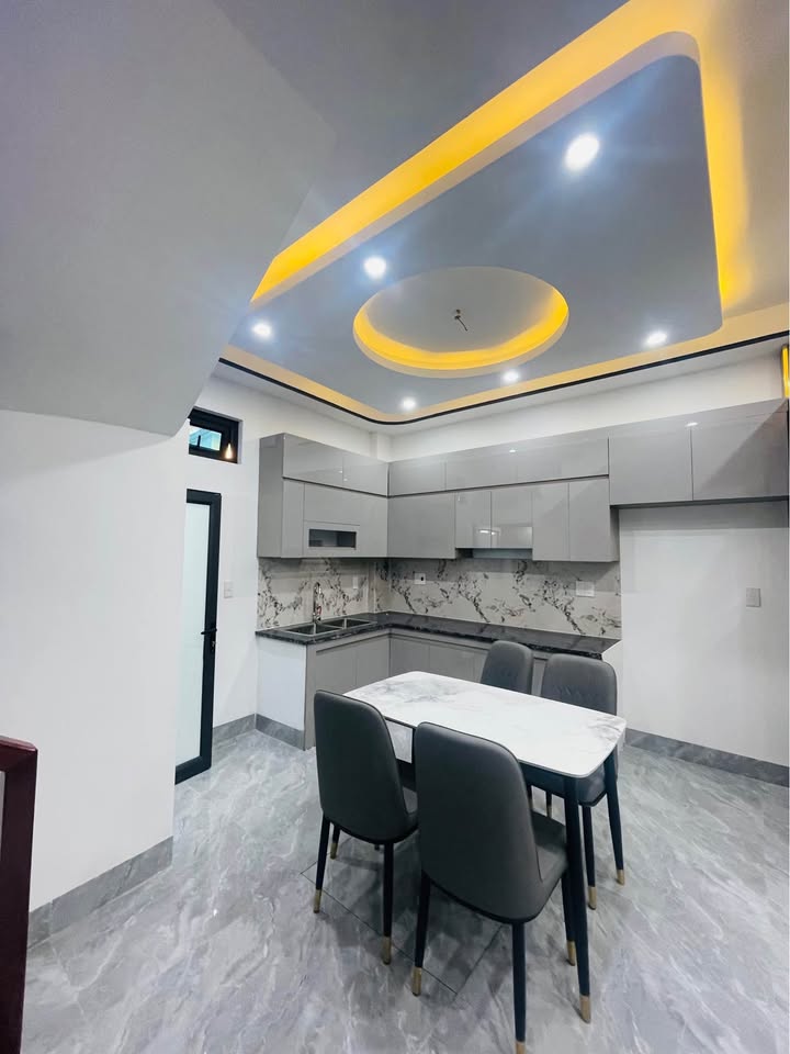 Nhà 3 tầng phường Kỳ Bá 42m² giá 2 tỷ - Vị trí trung tâm tiện ích đầy đủ!