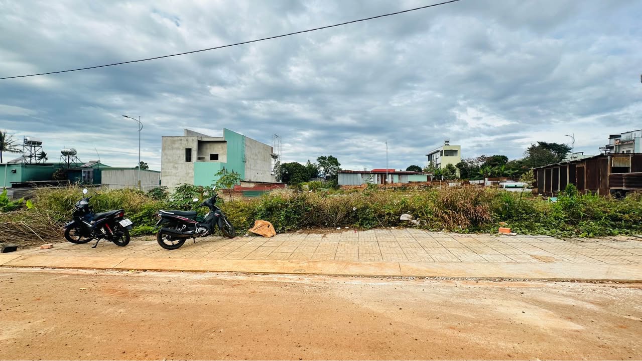 Đất nền TĐC Nguyễn Văn Linh, Pleiku 98.5m² giá 2.2 tỷ - Hướng Nam, đường rộng 11m!