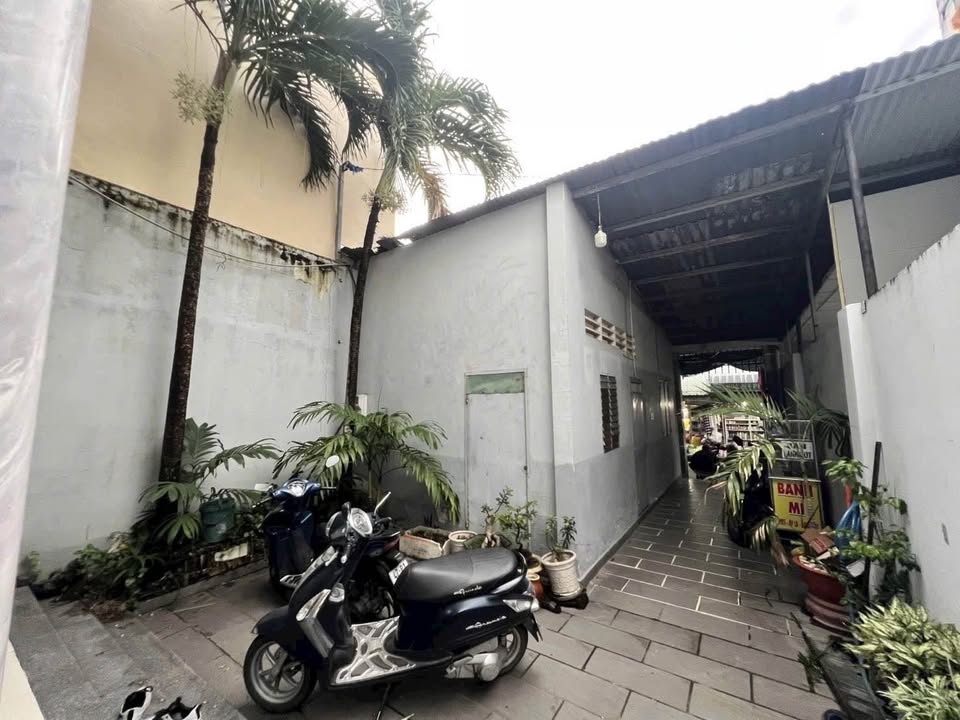 Nhà mặt tiền chợ nhỏ Tân Hiệp Biên Hòa 210m² giá 8.3 tỷ - Cơ hội đầu tư tuyệt vời!