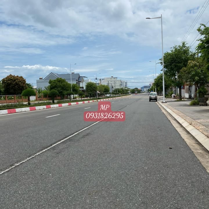 Bán lô đất đẹp Long Hải 303.9m² giá 12.5 tỷ - Hướng Đông Nam gần biển!