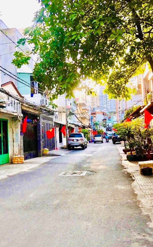 Nhà 2 Tầng Hẻm Xe Hơi Gần Bến Xe Miền Đông Cũ 90m² - Giá 7.99 Tỷ Thương Lượng