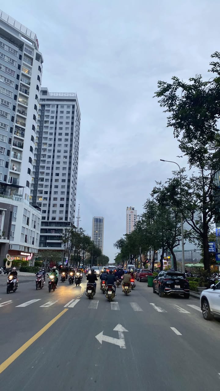 Nhà phố lô góc 3 mặt thoáng Hòa Cường 100m² giá 15 tỷ - Đầu tư sinh lời ngay!