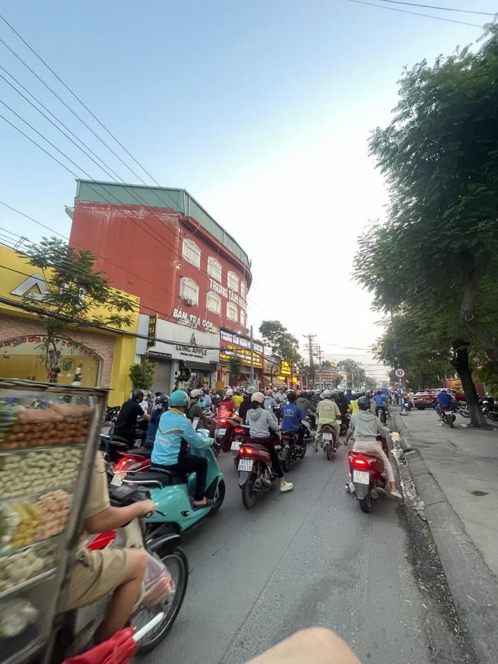 Mặt tiền FrontHouse Nguyễn Trãi Dĩ An 247m² giá 17.5 tỷ - Cơ hội đầu tư tuyệt vời!