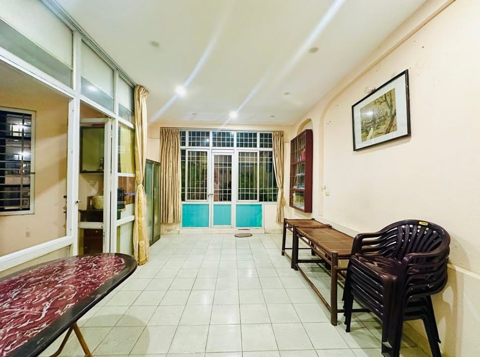 Nhà phố Pháo Đài Láng, Đống Đa, 100m² giá 30 tỷ - Đầu tư sinh lời vượt trội!