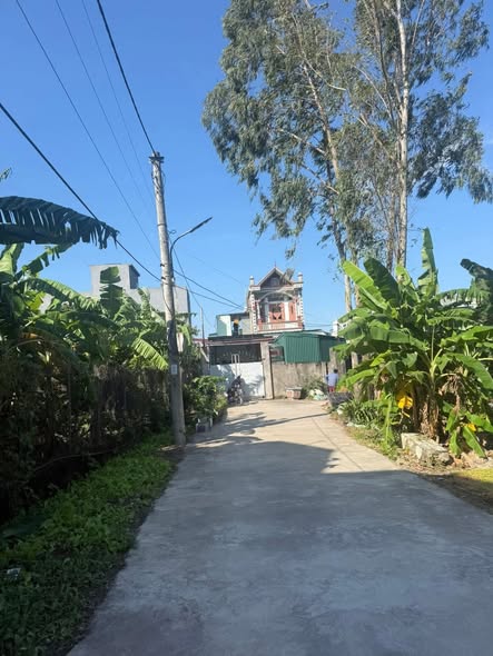 Nhà riêng Tân Hồng, Bình Giang 200m² giá 2.4 tỷ - Ô tô vào tận đất!