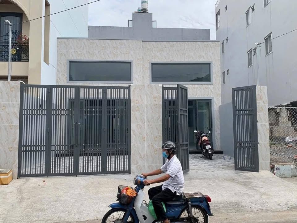 Nhà mặt tiền đường 8, Thủ Đức 68m² giá 10 triệu - Kinh doanh tự do!