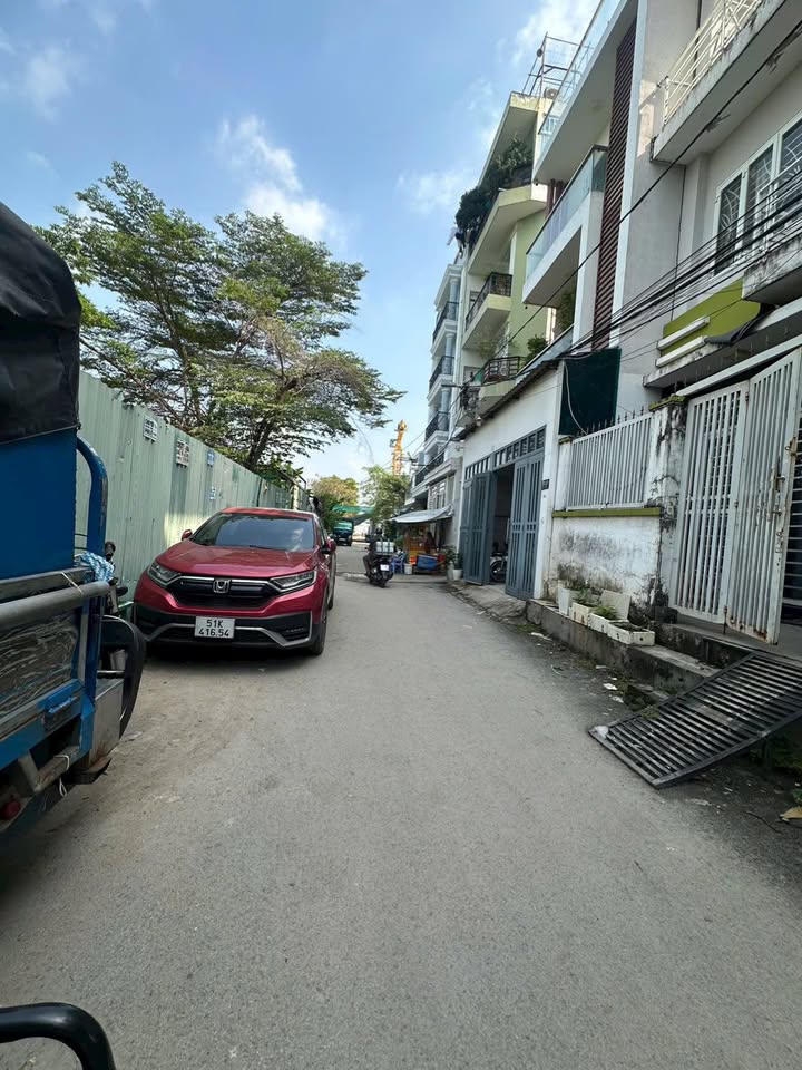 Nhà phố Phú Thuận Q7 56m² giá 7.7 tỷ - Hẻm xe hơi vào tận nhà!