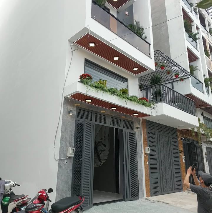 Nhà 5 tầng 6PN tại Tân Chánh Hiệp 98m² giá 8.3 tỷ - Full nội thất đẹp!