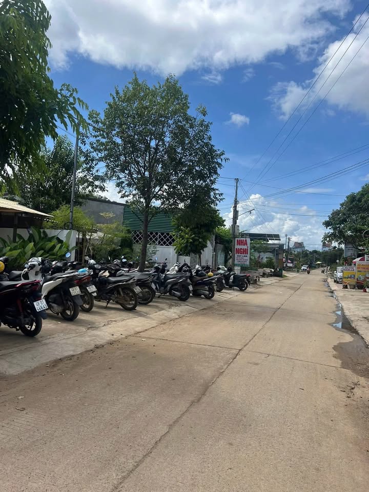 Nhà mặt tiền Mạc Thị Bưởi, Cư Jút, 180m² giá 1.8 tỷ - Đầu tư sinh lời ngay!