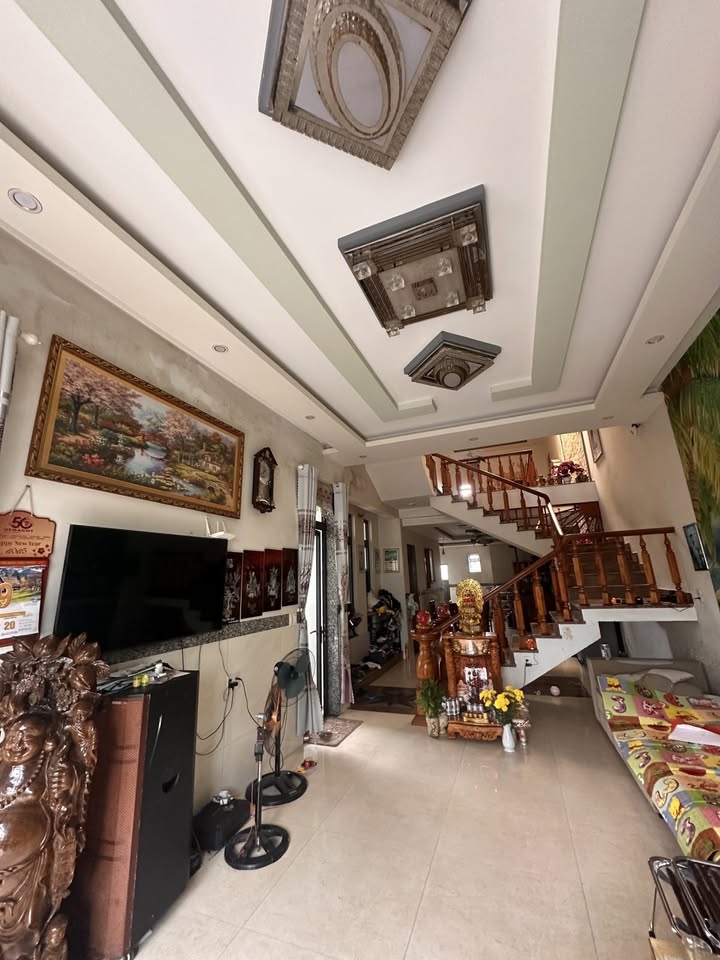 Nhà 3 tầng mặt tiền đường Trường Sa, Đà Nẵng 250m² giá 15 tỷ - Sẵn sàng giao dịch!