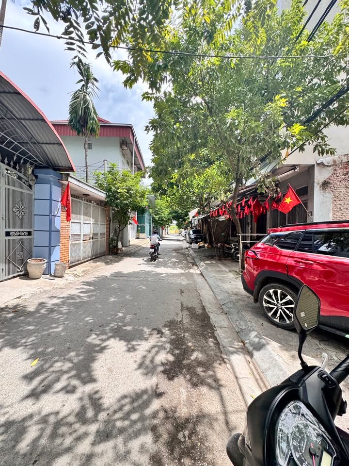 Đất Cổ Nhuế 30m² giá 6 tỷ - Tặng nhà 3 tầng mặt phố