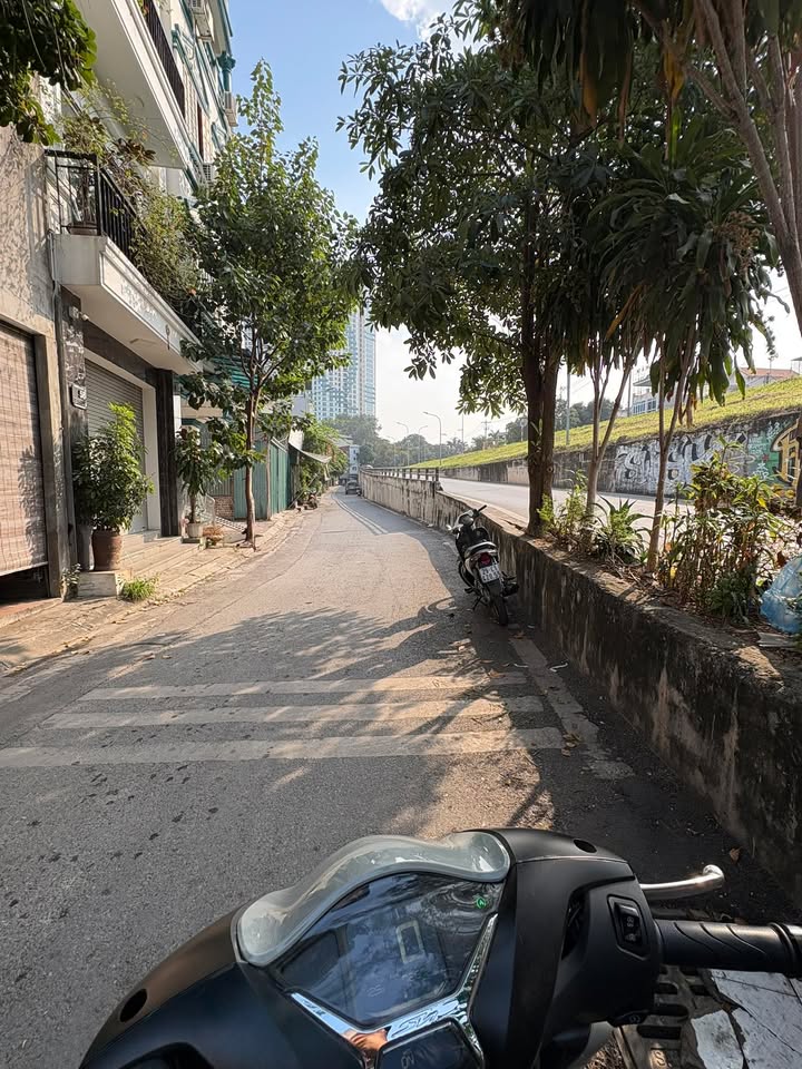 Đất mặt phố Ngọc Thụy, Long Biên 110m² giá chỉ 200 triệu - Cơ hội đầu tư vàng!