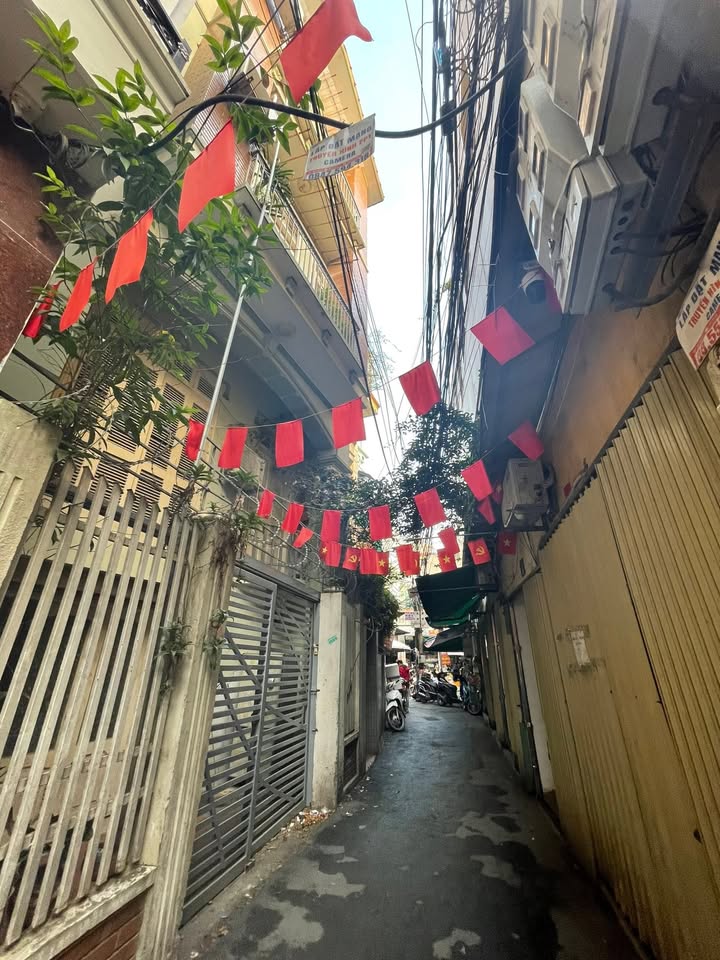 Nhà phố Ba Đình 60m² giá 16.5 tỷ - Ô tô lùi tận nhà, vị trí đắc địa!