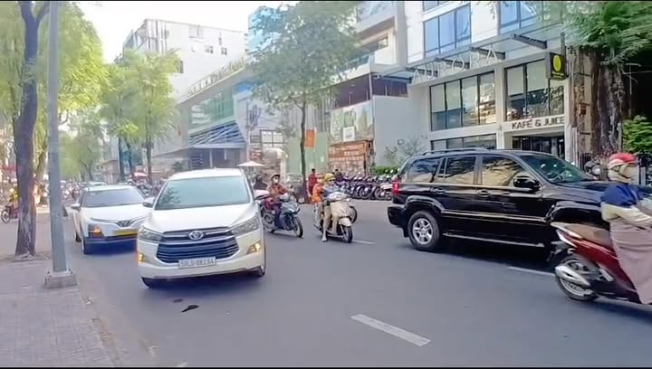 Bán Tòa Nhà FrontHouse Số 115 Võ Văn Tần, Quận 3 - Diện tích 1.763m², Dòng tiền 600 triệu/tháng chỉ 320 tỷ!