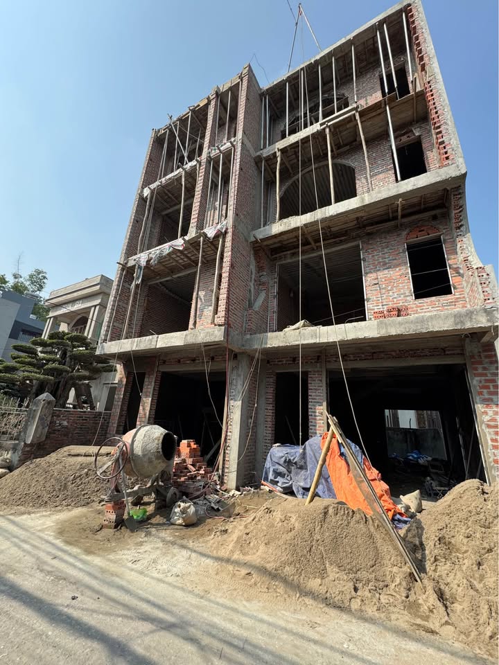 Nhà phố mặt tiền Ngõ 20, Đường Cao Xanh, Hạ Long 72m² giá 5.6 tỷ - Kinh doanh ngay!