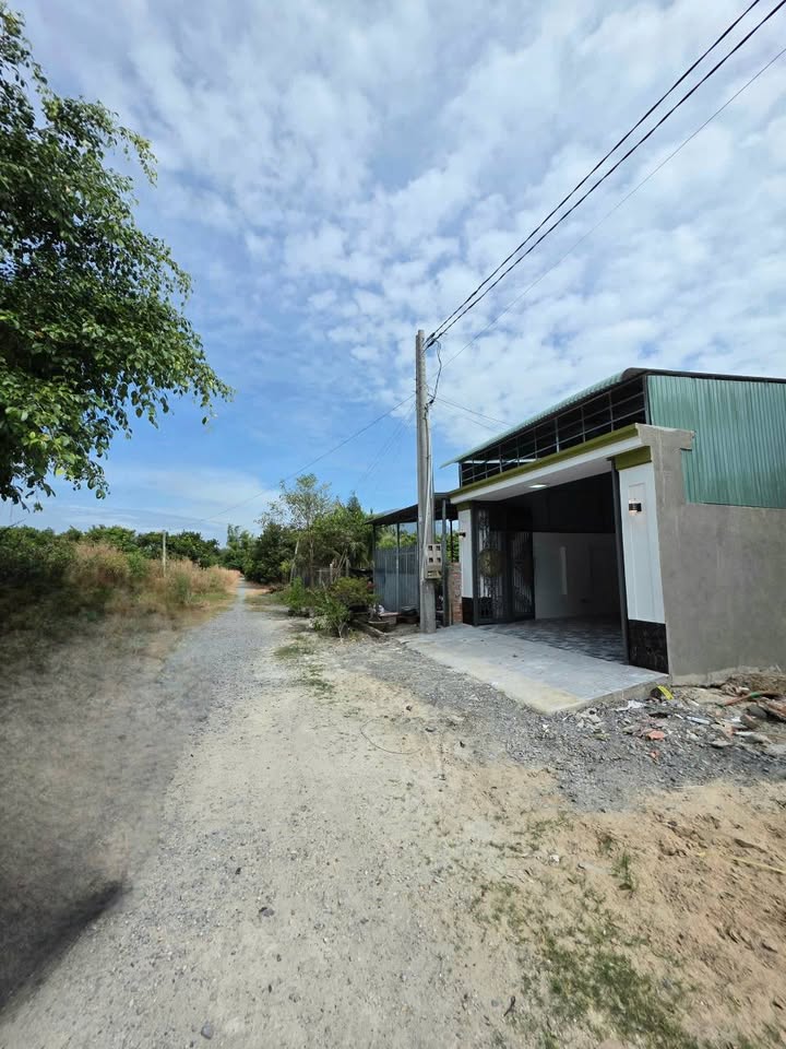 Nhà mới xây khu phố Ninh Phú, Tây Ninh 145m² giá 1.35 tỷ - Dân cư yên tĩnh