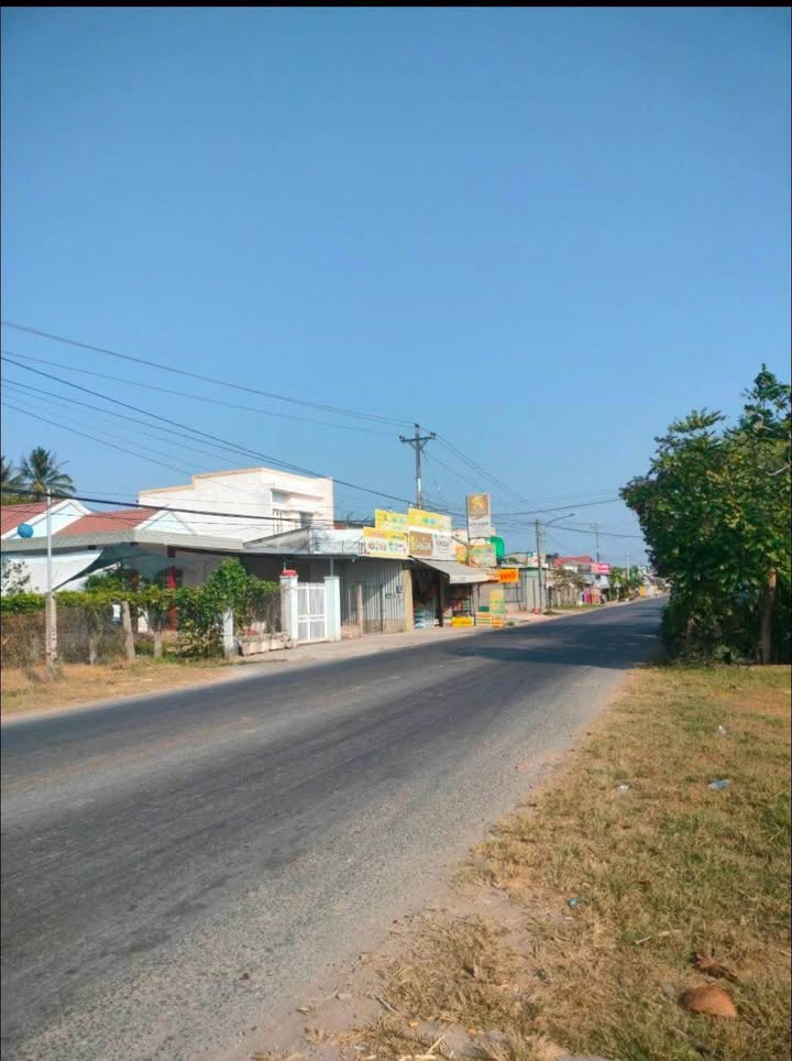 Đất ở mặt tiền Quốc lộ 57C, An Hội, Vĩnh Long 4800m² - Giá chỉ 5 triệu/m²!