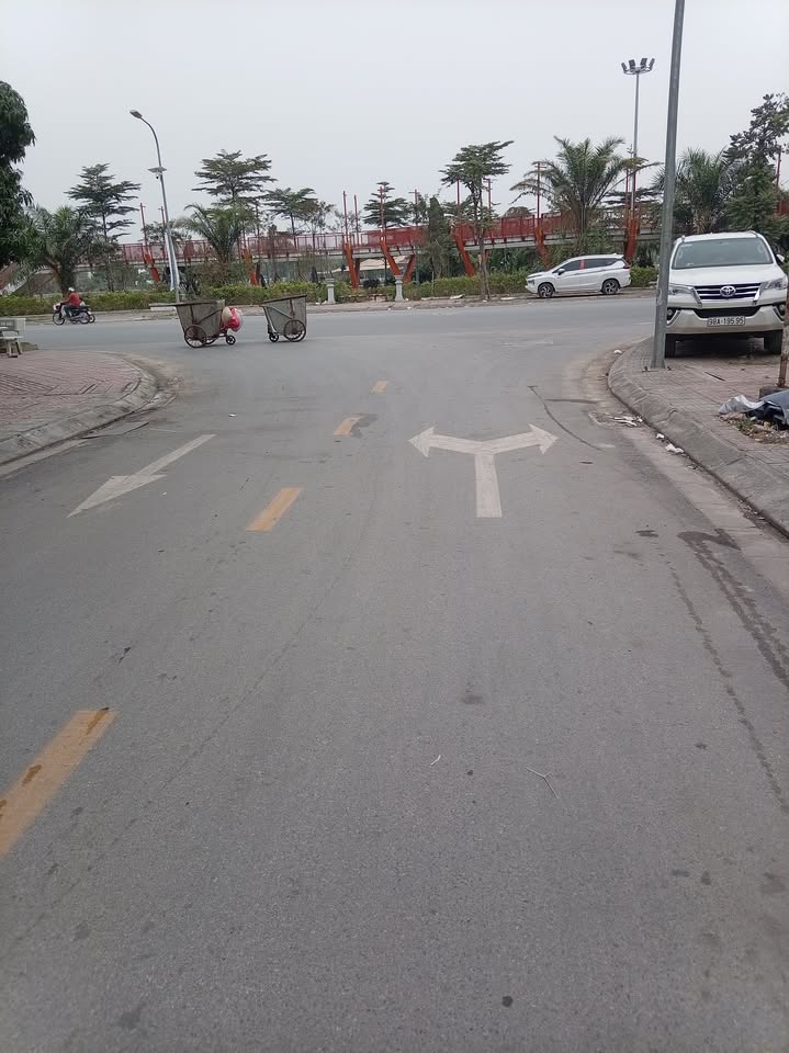 Nhà cho thuê 3 tầng tại khu tái định cư Ngọc Thụy 250m² - Vị trí đắc địa gần hồ