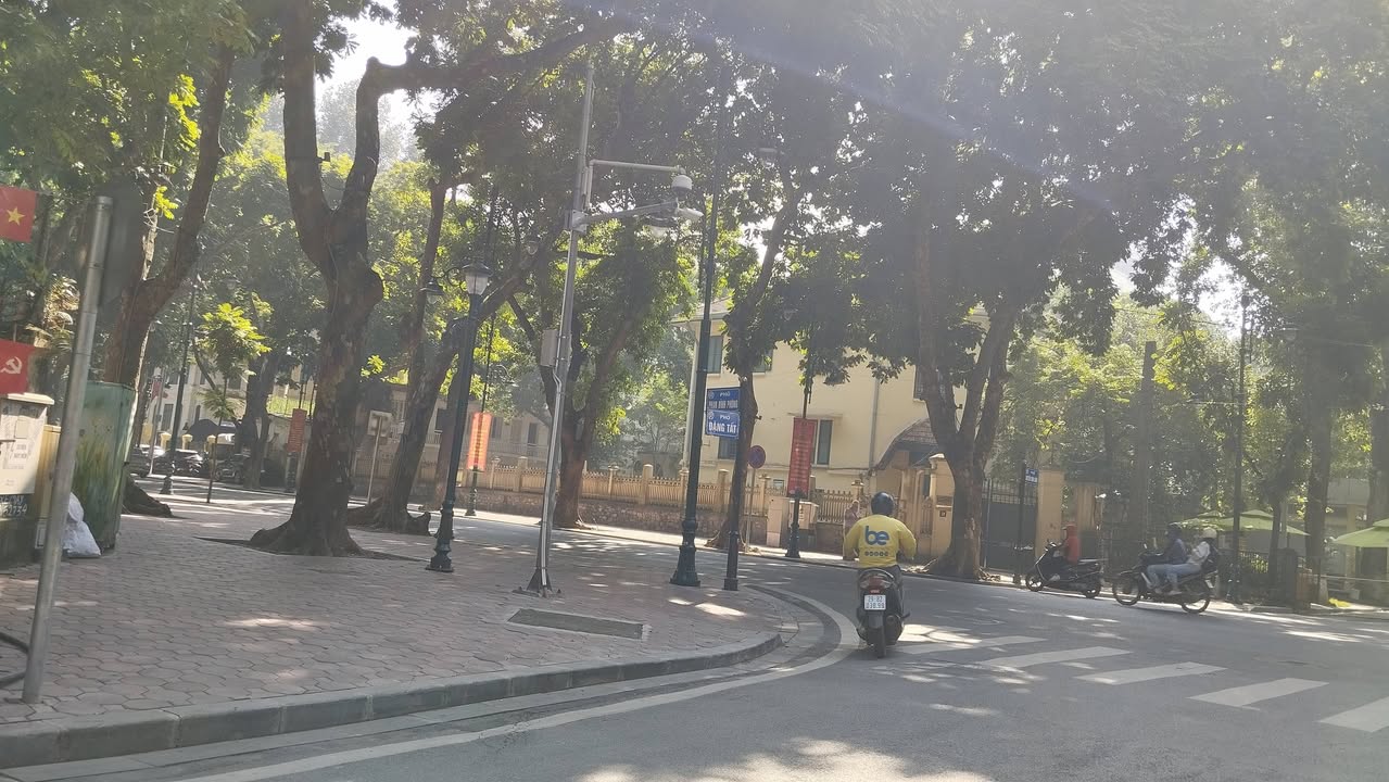 Bán nhà mặt phố Đặng Tất, quận Ba Đình 70m² giá 20 tỷ - Đầu tư sinh lời ngay!