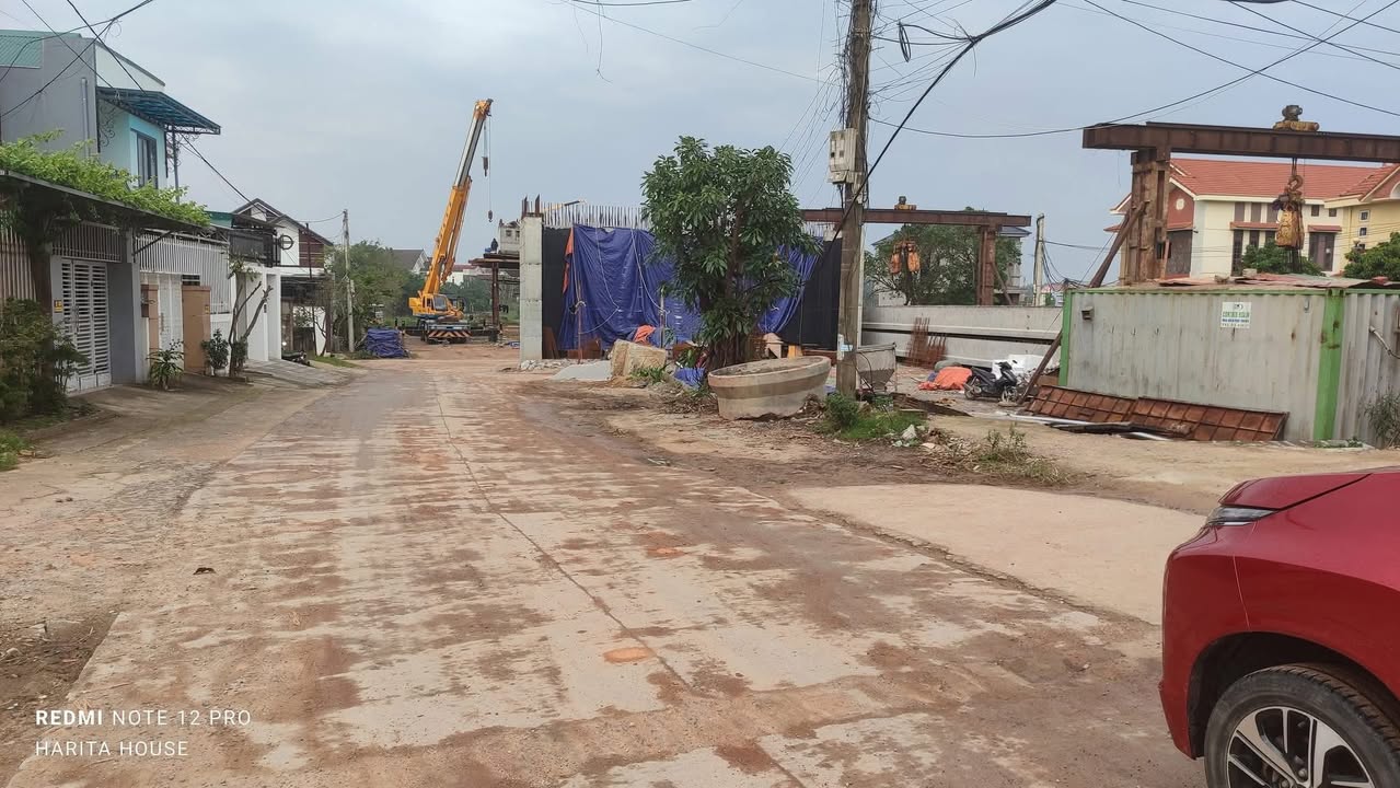 Đất ở Nam Lý, Đồng Hới 120m² giá 2.3 tỷ - Sổ hồng chính chủ, thuận tiện mọi bề!