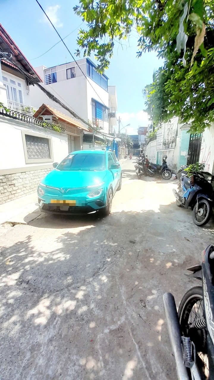 Nhà phố Hoa Lư Quận 9, 140m² giá 11 tỷ - Doanh thu 12 triệu/tháng!