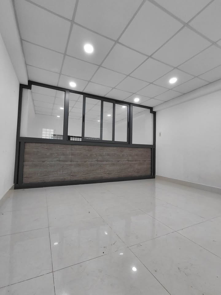 Nhà bán đường Lạc Long Quân, quận 11, 38m² giá 5.5 tỷ - Tiềm năng khai thác cao!