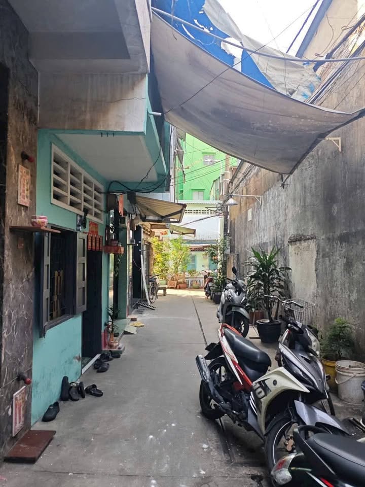 Nhà cho thuê Thái Phiên, phường 8, quận 11, 35m² chỉ 10.5 triệu - Nhà mới sơn sửa đẹp!