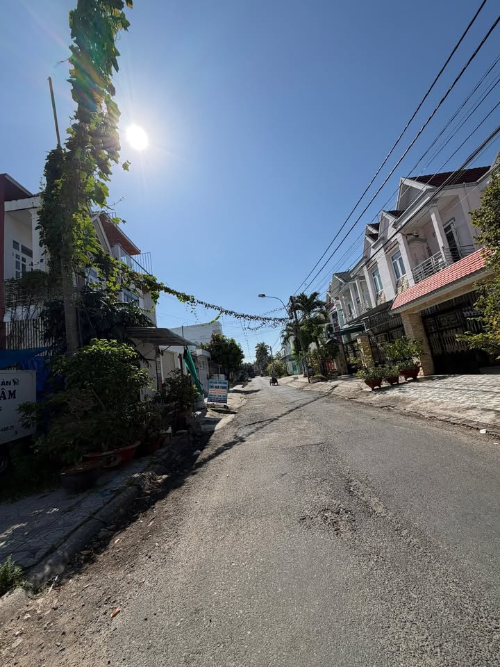 Bán đất nền mặt tiền đường Trần Hữu Trang, Rạch Giá - Diện tích 90m², giá tốt!