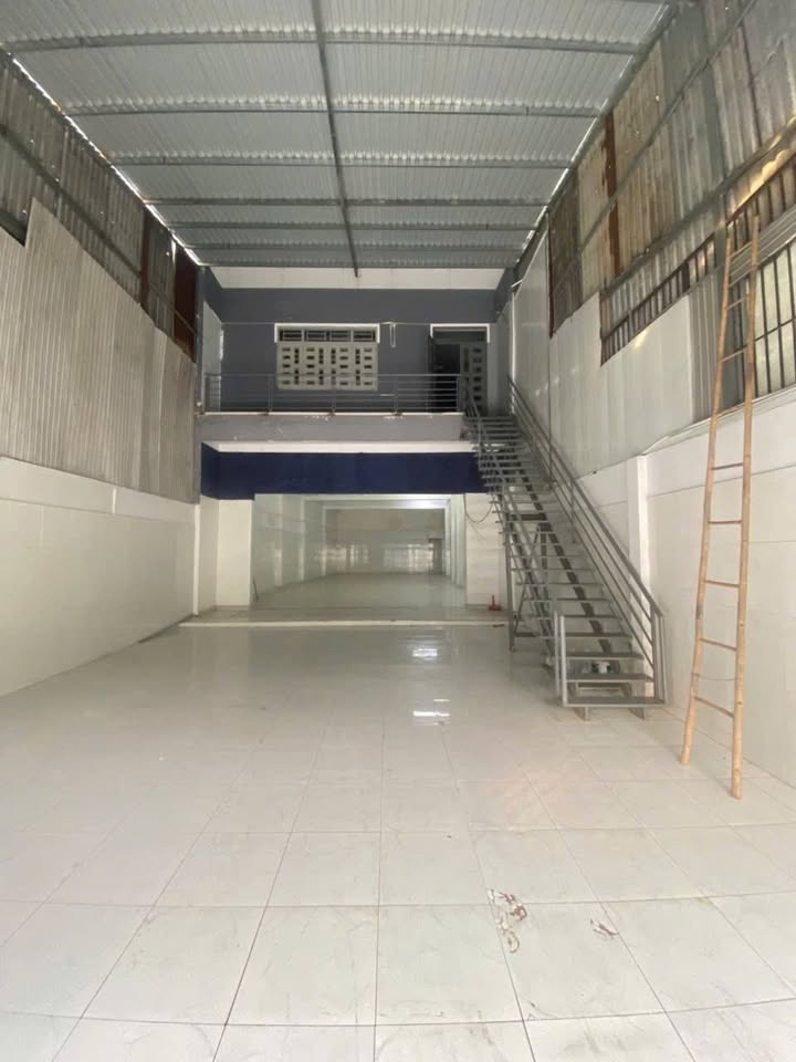 Xưởng mặt tiền Trần Văn Mười 292m² giá 11 tỷ - Sẵn sàng hoạt động ngay!