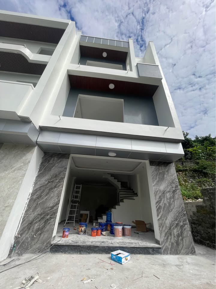 Nhà 3 tầng đường Cao Xanh 55m² giá 2.6 tỷ - An cư lý tưởng tại Hạ Long!