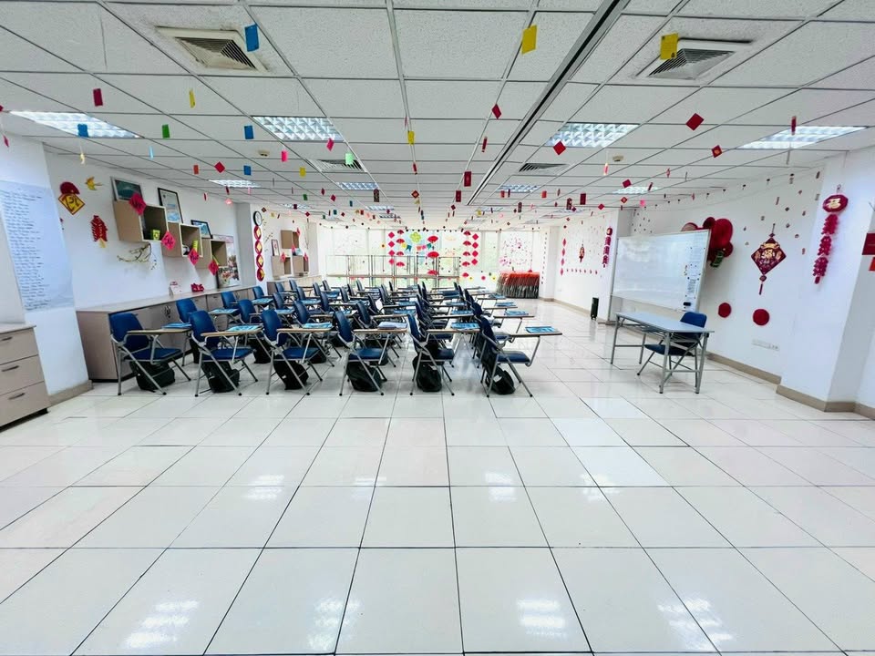 Văn phòng cho thuê tại đường Lê Văn Lương quận Thanh Xuân 160m² chỉ 29 triệu - View kính sang trọng!