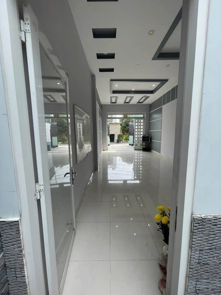 Nhà mặt tiền đường Nguyễn Thị Ngâu, Hóc Môn 128m² giá 6 triệu - Thích hợp văn phòng và kinh doanh!