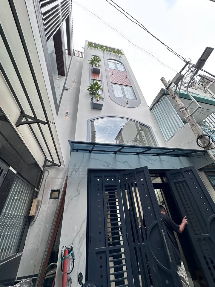 Nhà 5 tầng Nguyễn Đình Chiểu 35m² giá 8 tỷ - Sẵn sàng vào ở ngay!