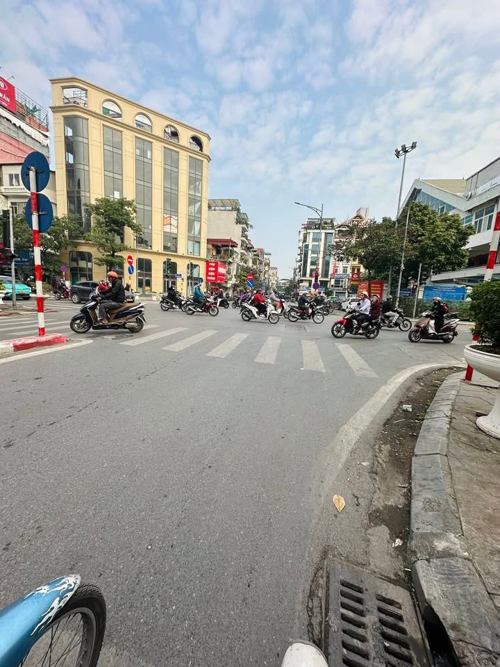 Căn hộ Bạch Mai 60m² giá 2.95 tỷ - Sổ đẹp, đầy đủ tiện ích!