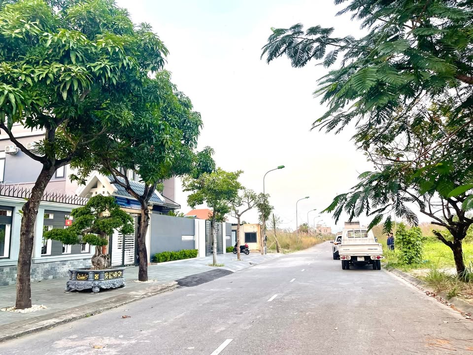 Biệt thự Cao Xanh Hạ Long 375m² giá 9 tỷ - Sổ đỏ chính chủ, vị trí đắc địa!