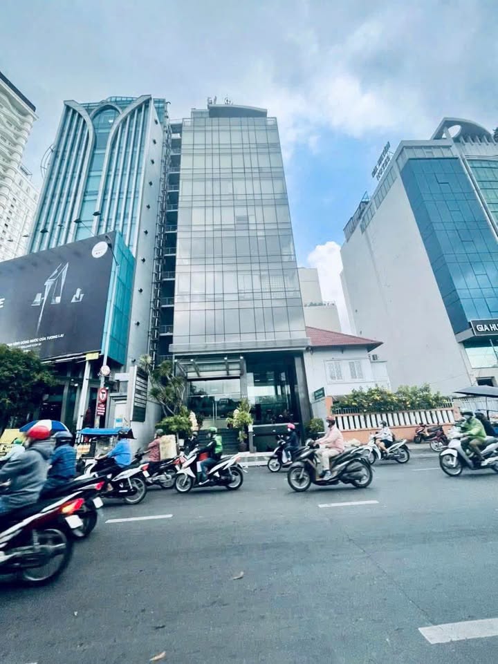 Bán gấp tòa nhà 111 Lý Chính Thắng, Q3 - Diện tích 365m², giá thỏa thuận