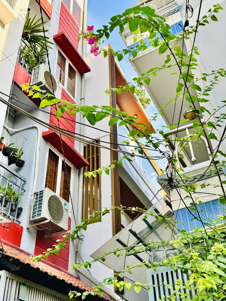 Nhà đẹp Phú Nhuận 43m² giá 8.99 tỷ - Gần Quận 1, đầy đủ nội thất!