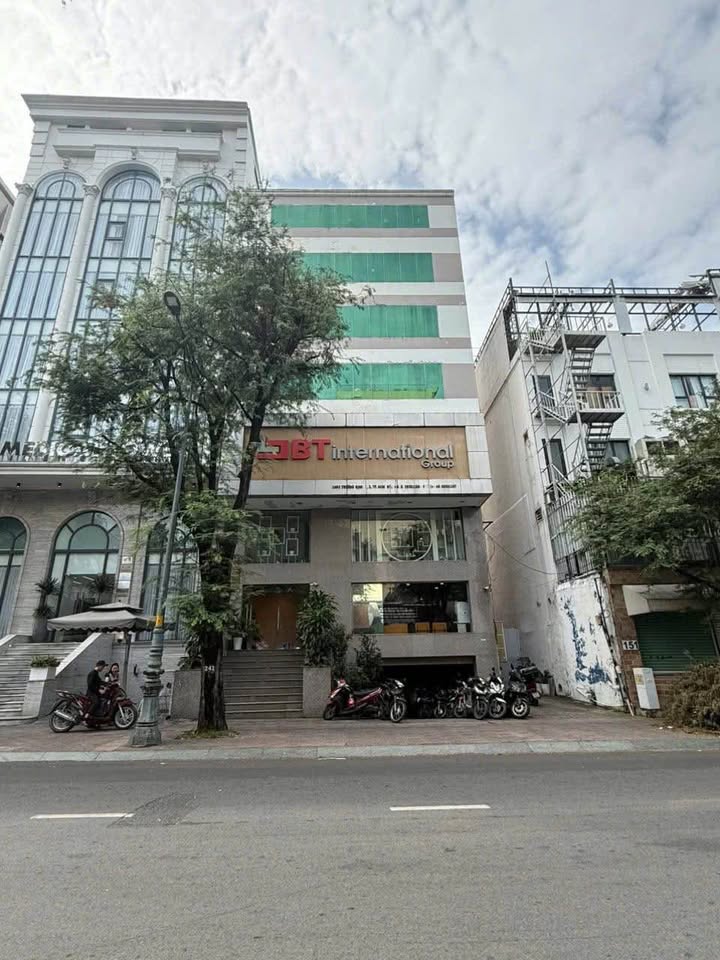 Bán Building mặt tiền Trương Định, Quận 3 - Diện tích 245m², giá 180 tỷ - Dòng tiền ổn định!