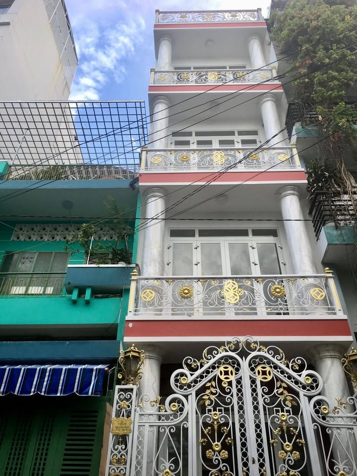 Nhà hẻm xe hơi Nguyễn Trãi Q5, 68m² giá 20.5 tỷ - Kinh doanh thuận lợi!