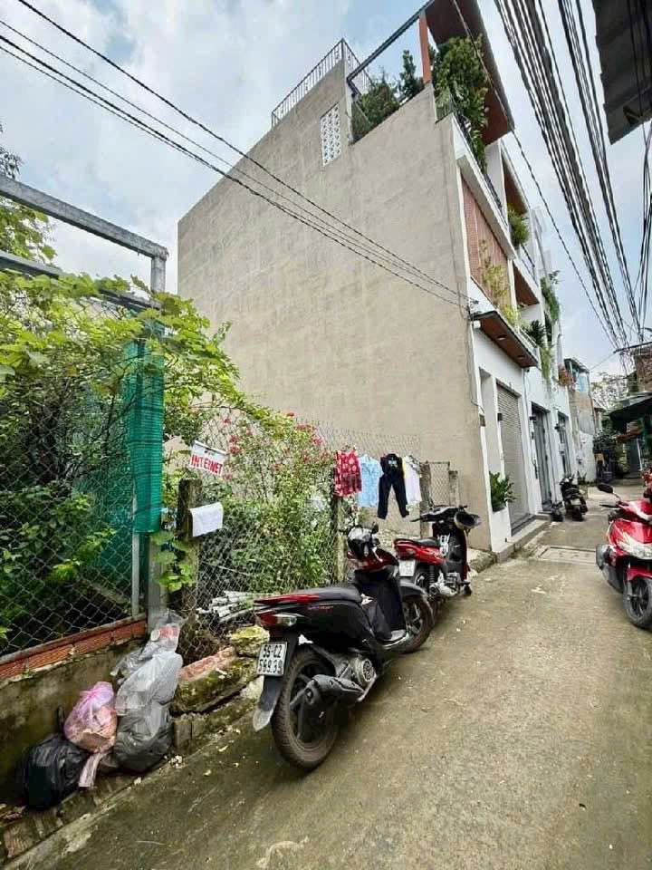 Đất đẹp gần Nam Long Trần Trọng Cung, Quận 7 chỉ 4 tỷ - Cơ hội đầu tư tuyệt vời!