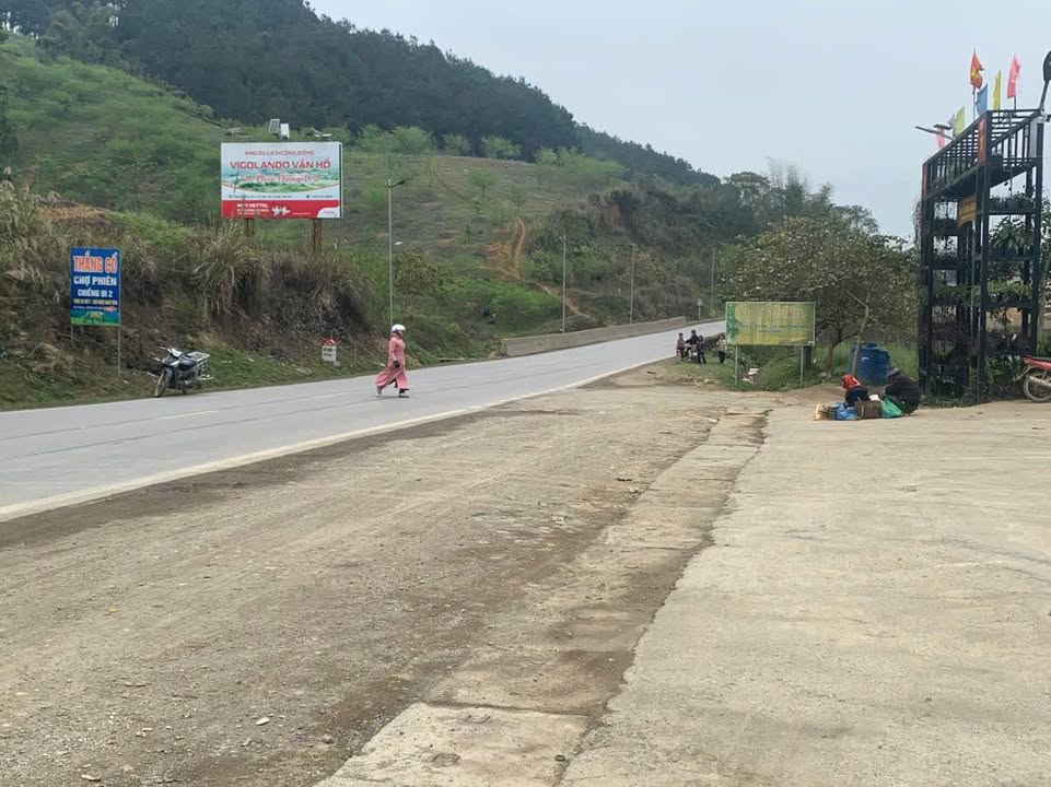 Đất thổ cư 400m² tại Vân Hồ - Mặt tiền Quốc lộ 6, phù hợp làm khách sạn, nhà hàng