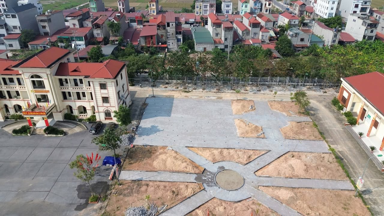 Biệt Thự KDC Hành Chính Phố Hoa - Thị Trấn Bắc Lý 200m² giá 4 tỷ - Vị trí đắc địa, tiện ích đầy đủ!