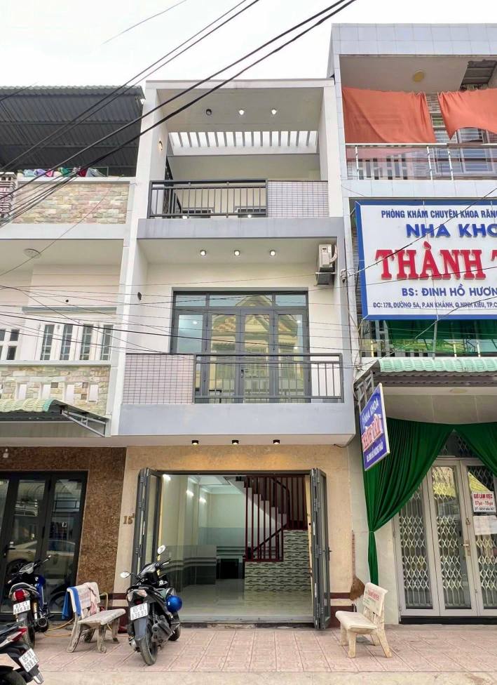 Nhà phố đẹp Đặng Văn Ngữ, Cần Thơ 40m² giá 4.38 tỷ - Kinh doanh thuận lợi!