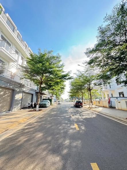 Nhà 4 tầng mặt đường Thủy Tiên, Tân An, Đắk Lắk - Giá chỉ 7.3 tỷ - Kinh doanh thuận lợi!