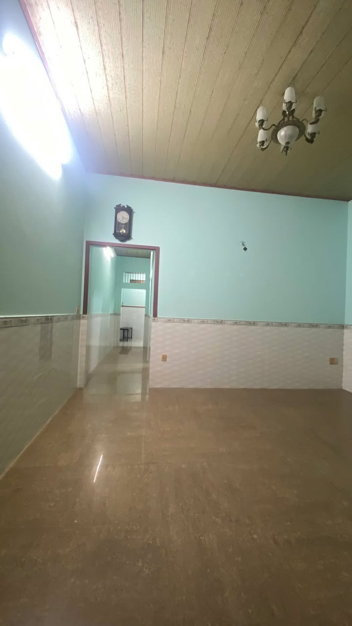 Cho thuê nhà Dĩ An 2PN giá 5 triệu - Sân rộng thoáng mát!