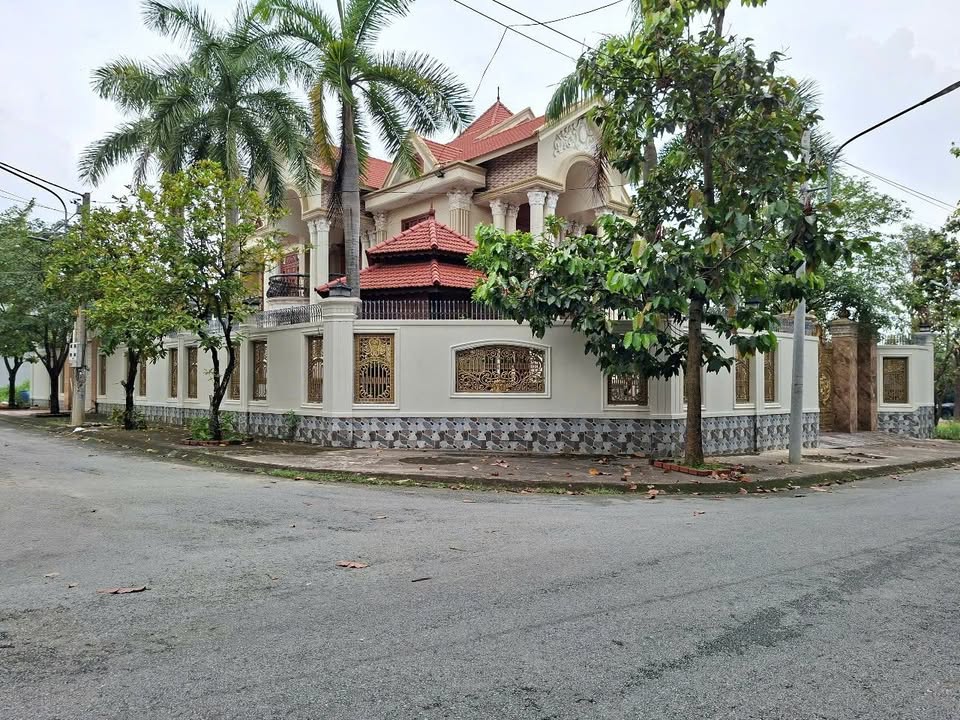 Biệt thự góc 2 mặt tiền khu Bicus, Tân Đông Hiệp 750m² giá 36 tỷ - Đầu tư sinh lời ngay!