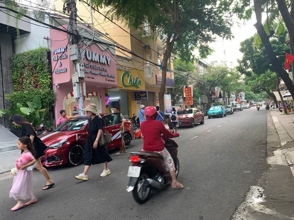 Bán đất tặng nhà mặt tiền Đống Đa 271m² giá 65 tỷ - Cơ hội đầu tư hiếm có!