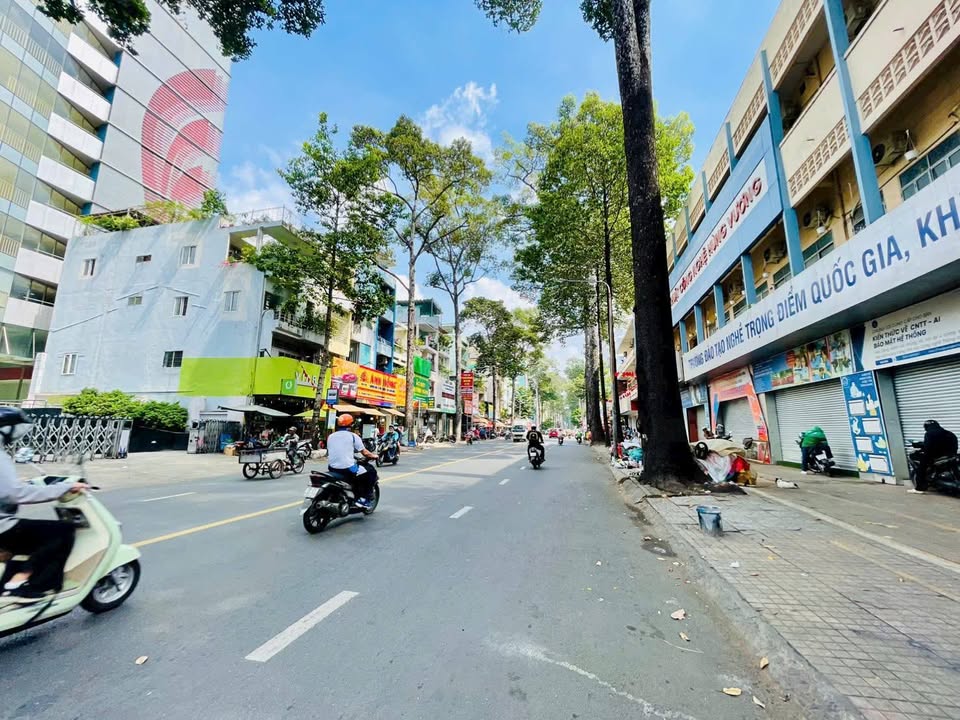 FrontHouse Mặt Tiền Nguyễn Chí Thanh 130m² giá 75 tỷ - Kinh doanh đa ngành nghề